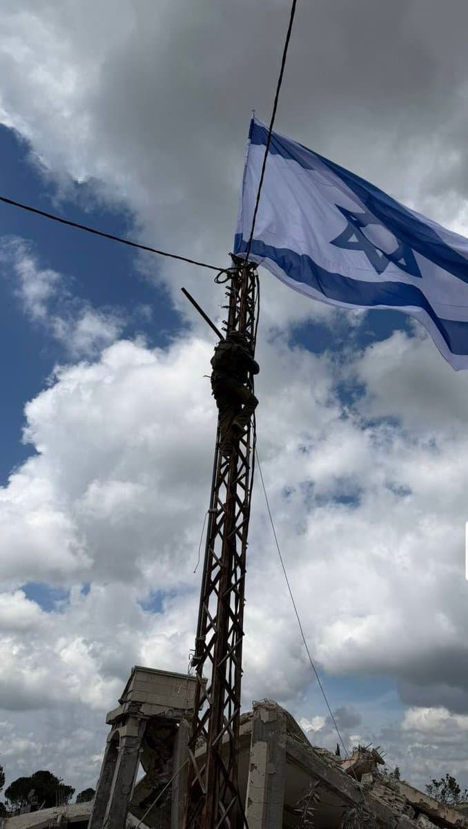 IDF raises flag on Lebanese hilltop