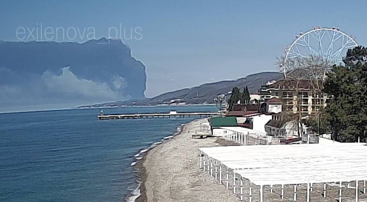 Tuapse port fire spreads to nearby tanks