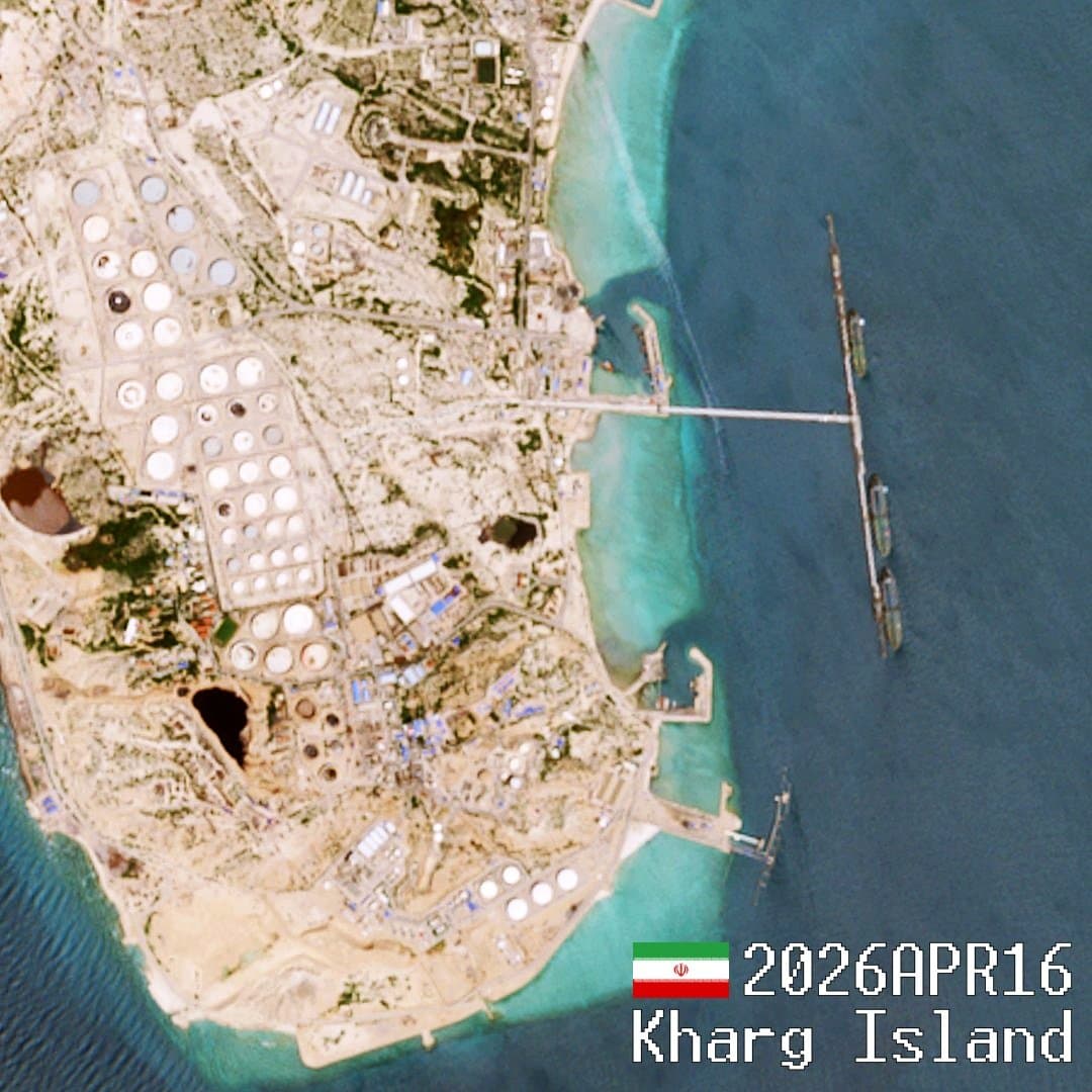 Iran loads oil tankers despite US blockade